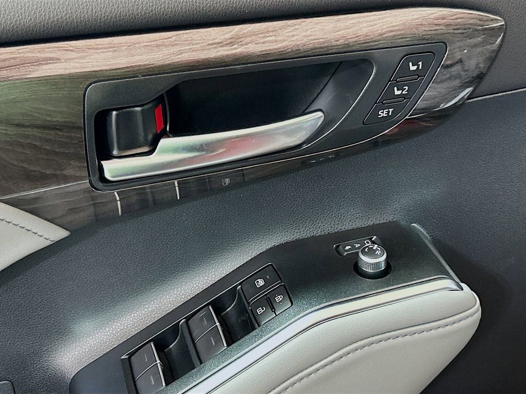 New 2026 Toyota Highlander Limited AWD/4WD image 16