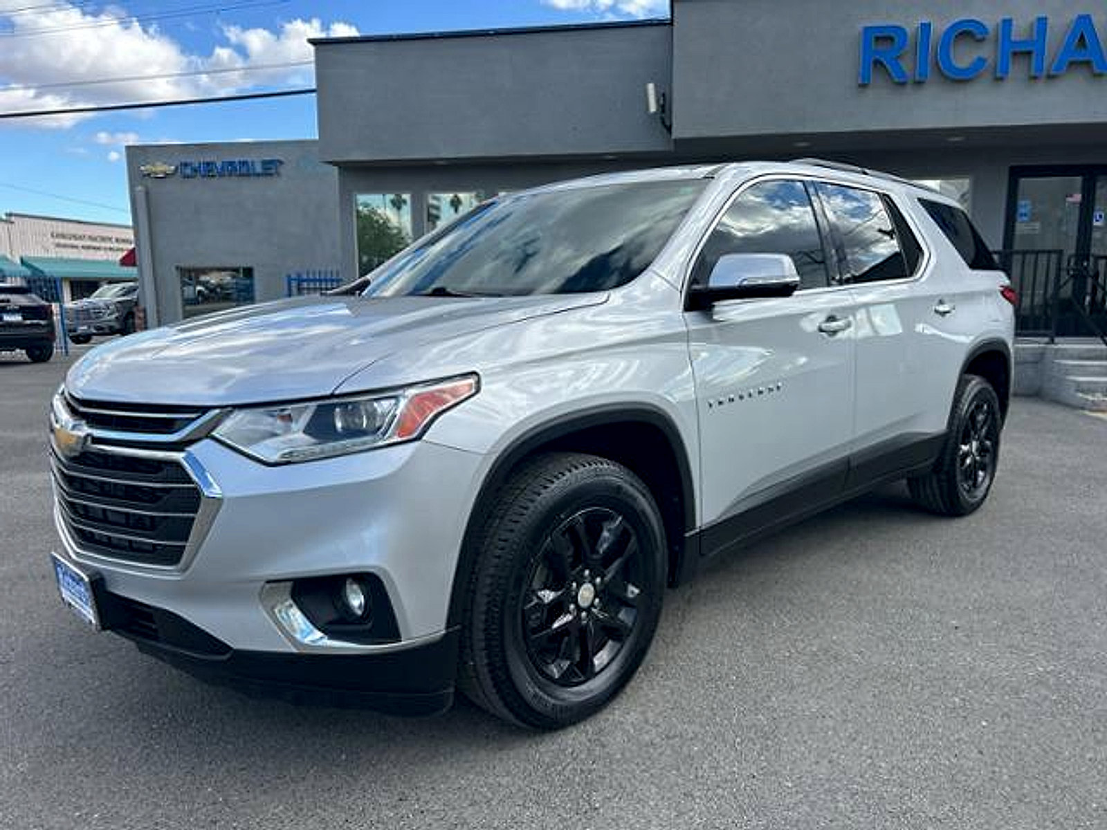 Used 2019 Chevrolet Traverse LT image 3