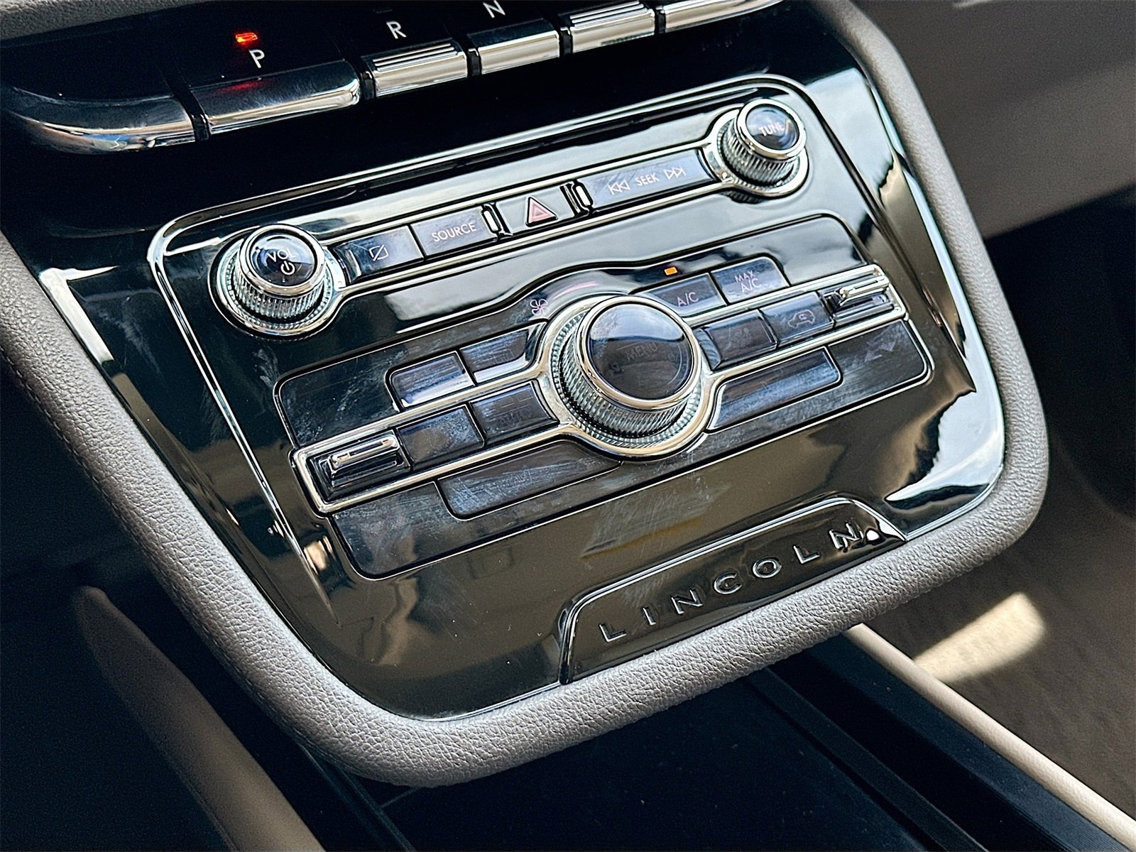 Used 2021 Lincoln Corsair Standard image 15