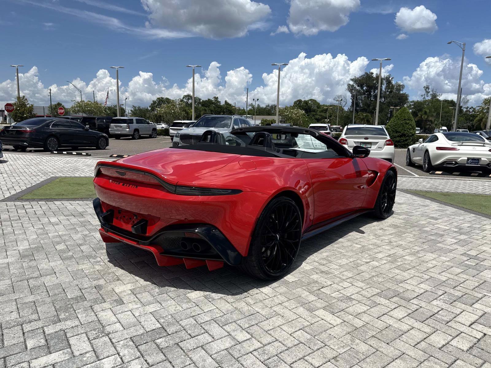 Used 2022 Aston Martin V8 Vantage Roadster RWD image 5