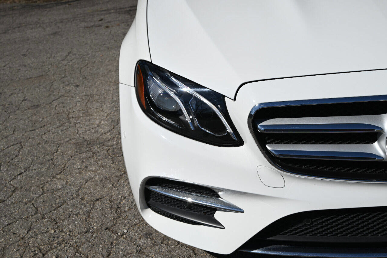 Used 2017 Mercedes-Benz E 300 image 4