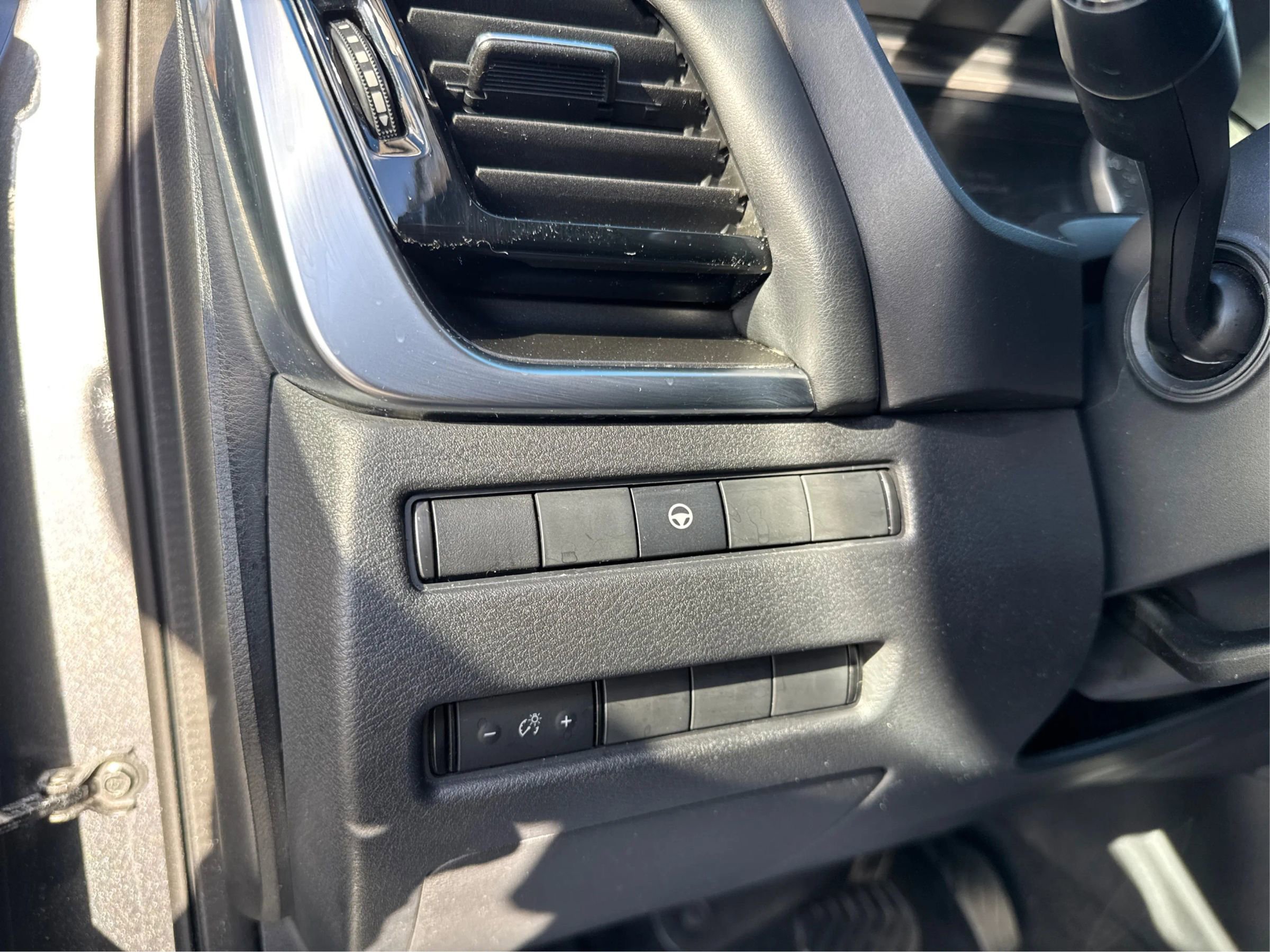 Used 2022 Nissan Rogue SV image 22