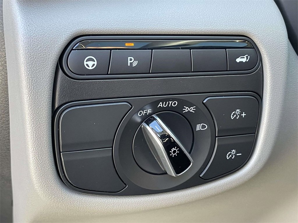 Used 2023 INFINITI QX50 Luxe image 34