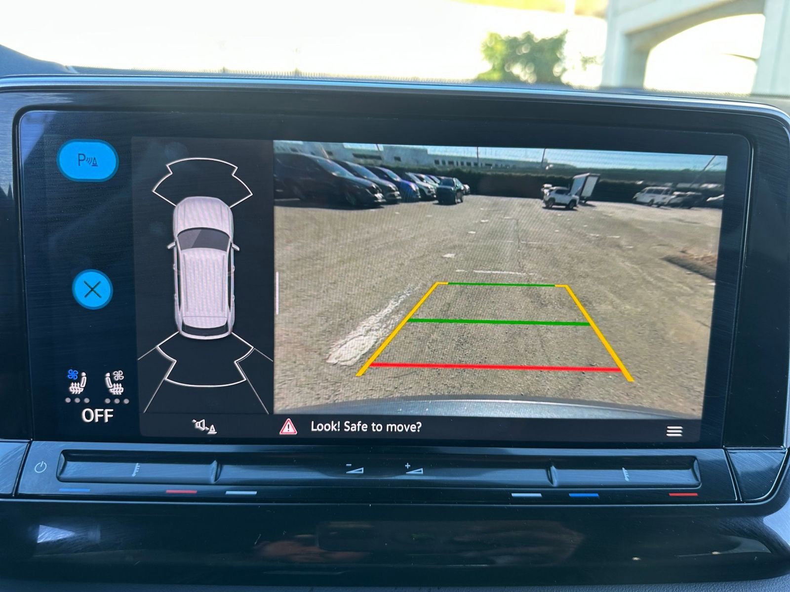 Used 2025 Volkswagen Atlas Cross Sport SE image 17