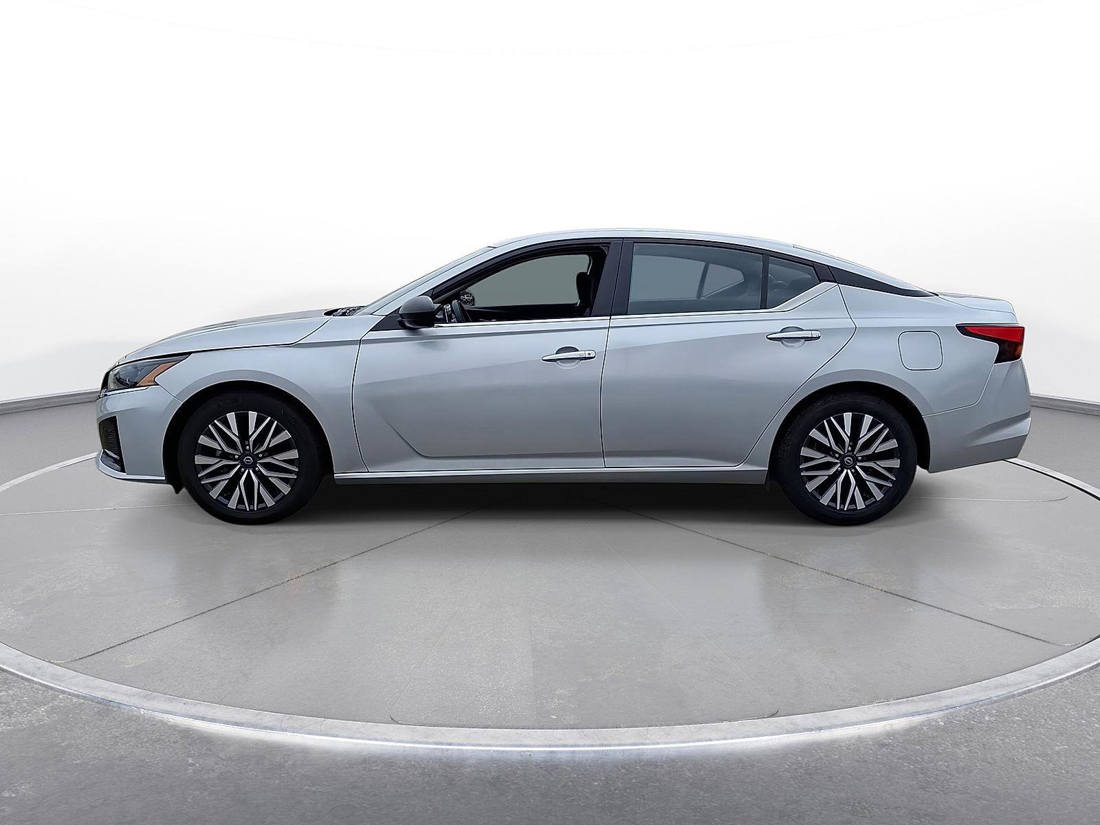 Used 2024 Nissan Altima 2.5 SV image 5