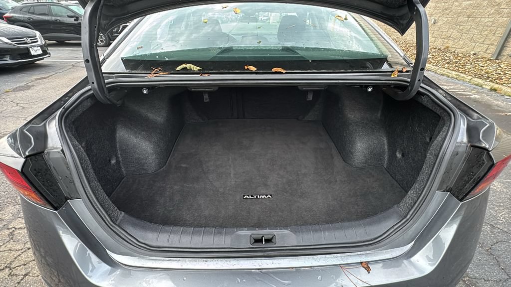 Used 2025 Nissan Altima 2.5 SV FWD image 29