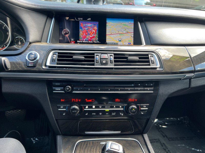 Used 2015 BMW 750Li xDrive AWD/4WD image 30