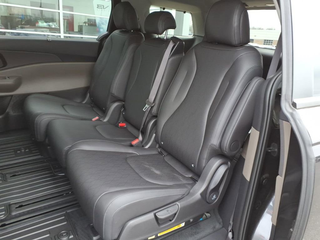 New 2026 Kia Carnival EX image 11