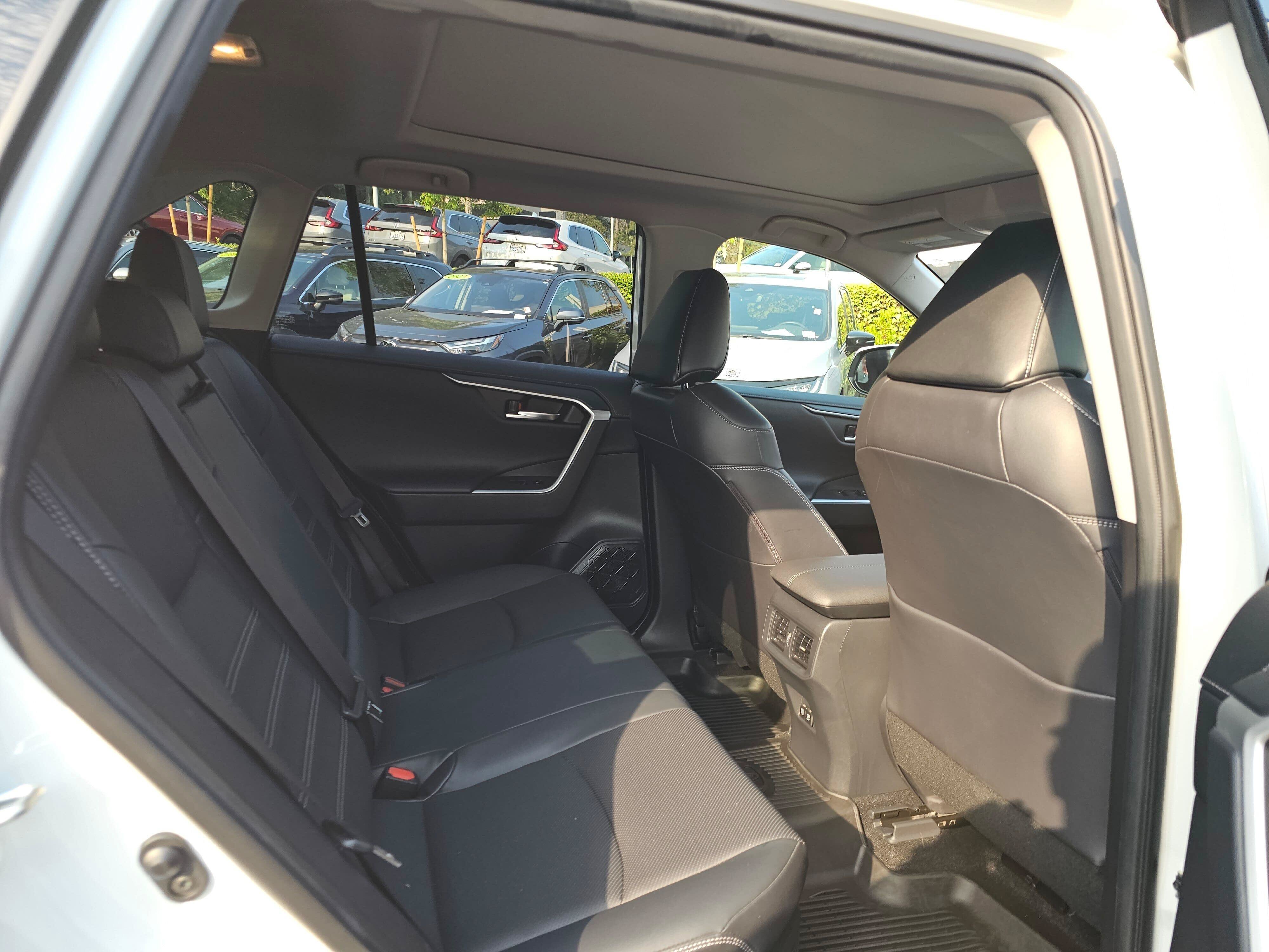 Used 2020 Toyota RAV4 Limited AWD/4WD image 14