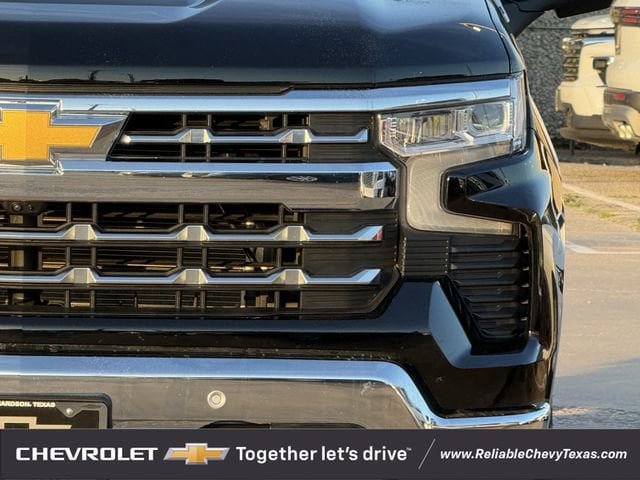 Used 2025 Chevrolet Silverado 1500 LTZ AWD/4WD image 4