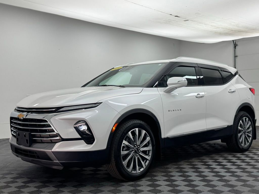 Used 2024 Chevrolet Blazer Premier AWD/4WD image 2