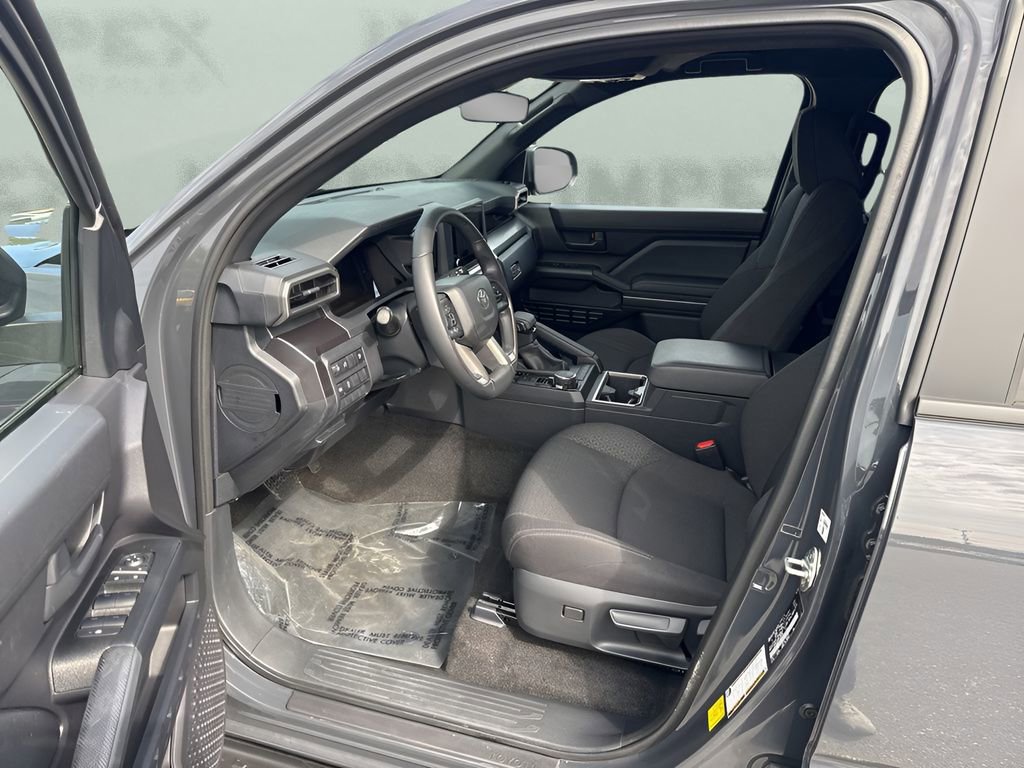 Used 2025 Toyota 4Runner SR5 AWD/4WD image 9