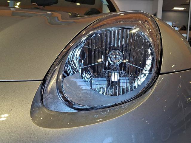 Used 2007 Pontiac Solstice GXP w/ Premium Package RWD image 10