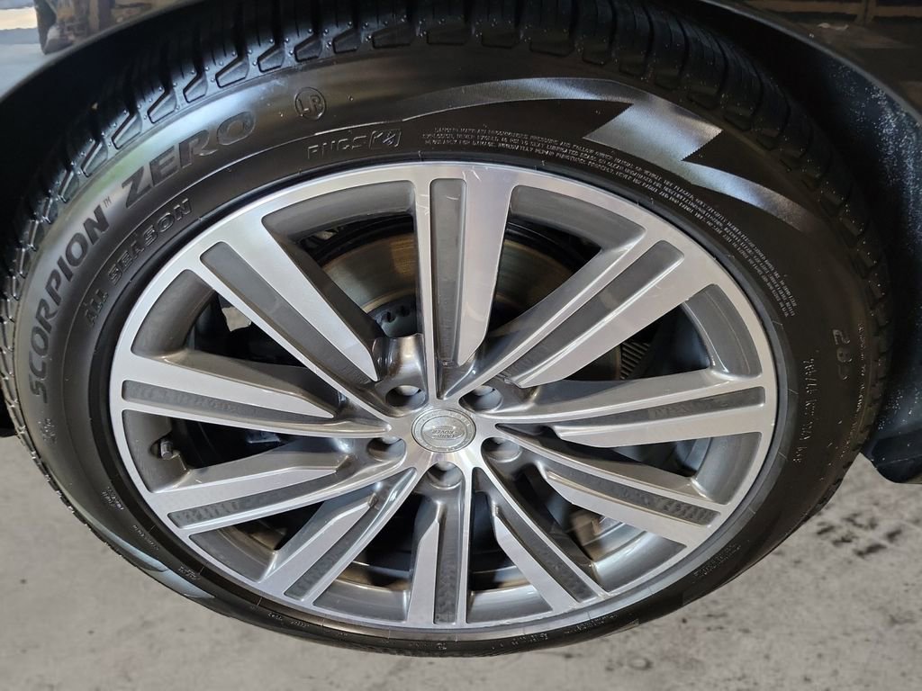 Used 2023 Land Rover Range Rover SV image 12