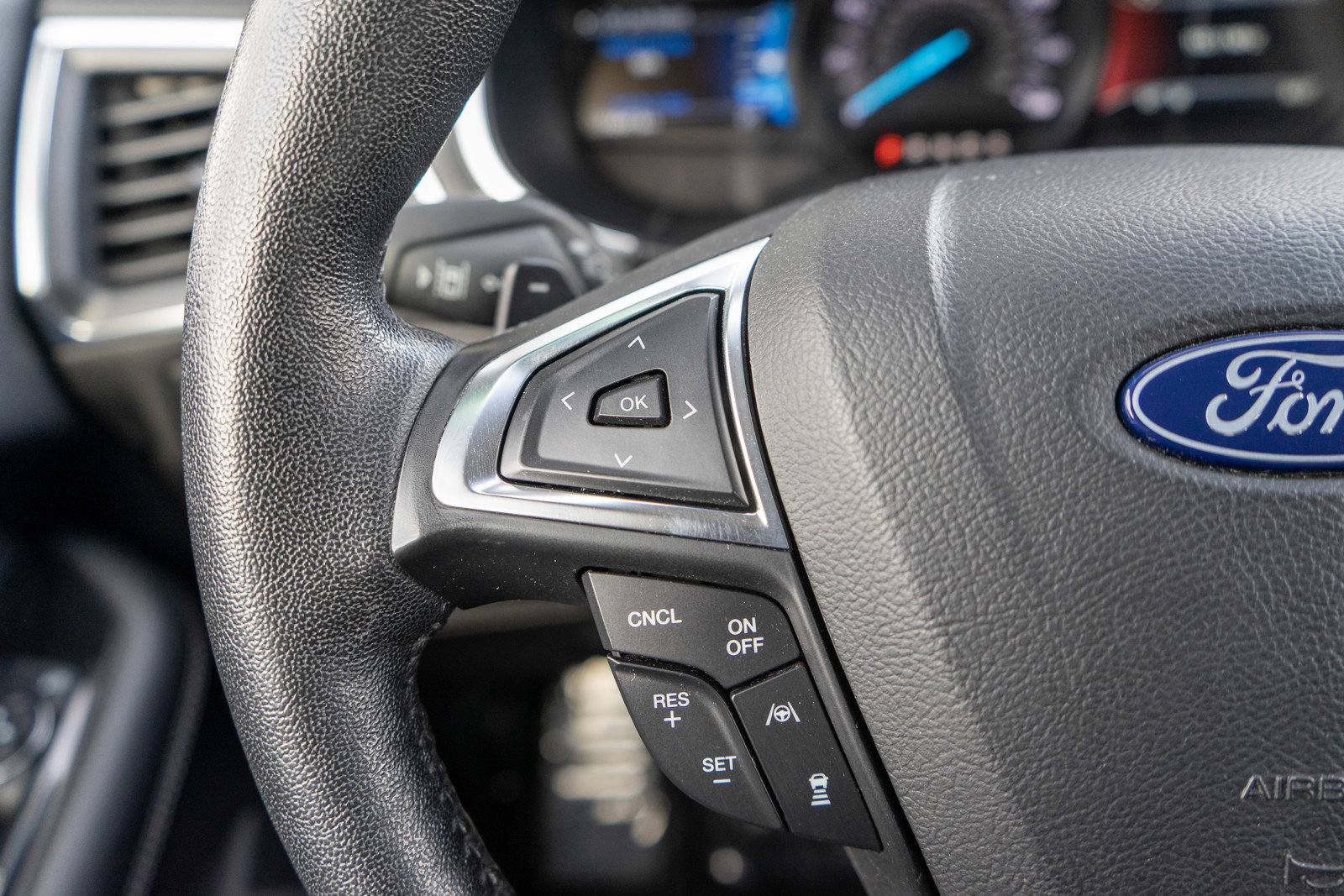 Used 2019 Ford Edge Titanium w/ Equipment Group 301A AWD/4WD image 26