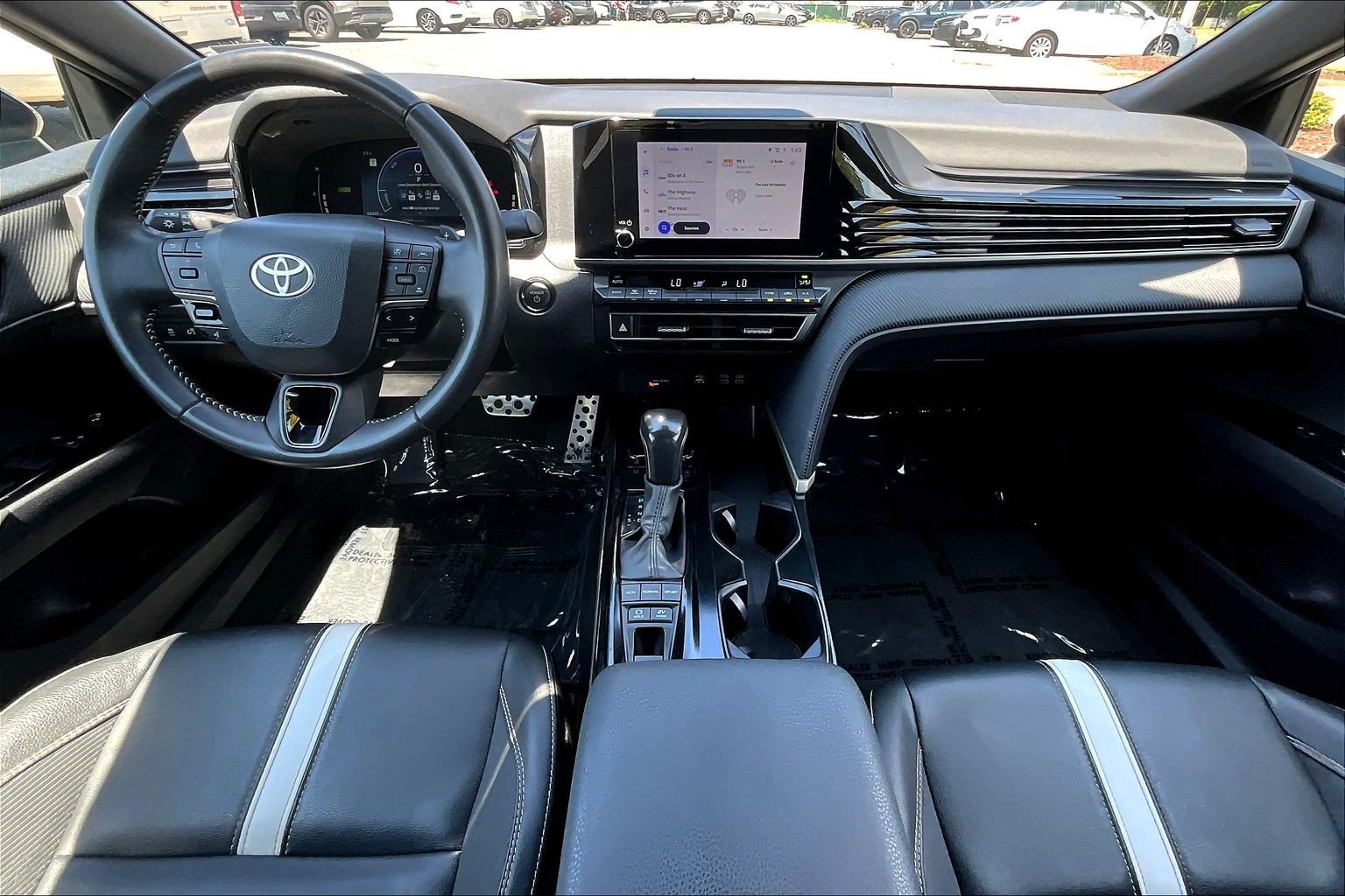 Used 2025 Toyota Camry SE FWD image 15
