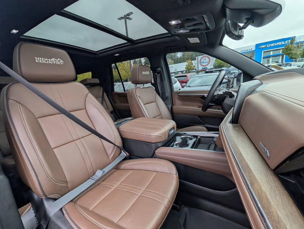 Certified 2025 Chevrolet Tahoe High Country w/ Sun And Tow Package AWD/4WD image 35