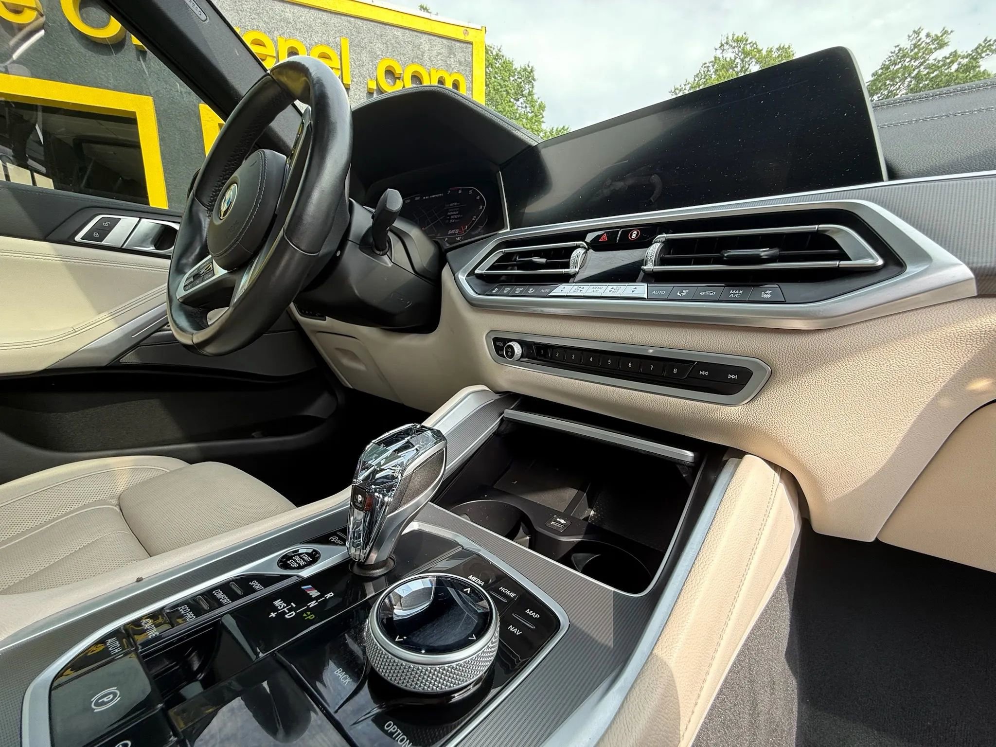 Used 2021 BMW X6 M50i w/ Executive Package image 16