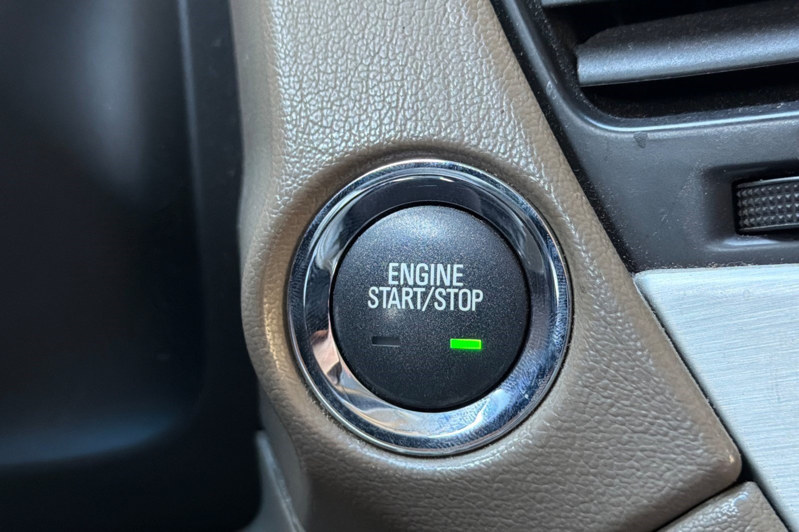 Used 2018 GMC Yukon XL SLT AWD/4WD image 17