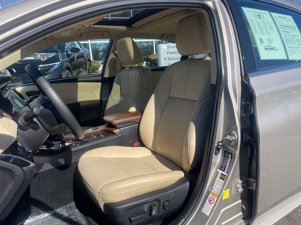 Used 2018 Toyota Avalon XLE Premium w/ Carpet Mat Package image 17