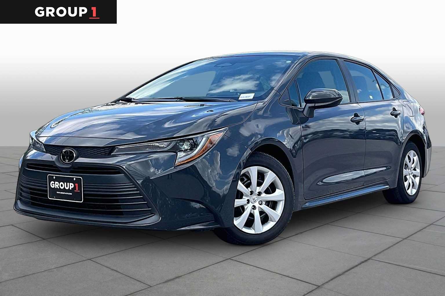 Used 2025 Toyota Corolla LE FWD image 1