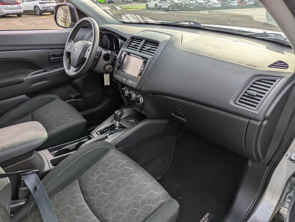 Used 2025 Mitsubishi Outlander Sport ES image 32