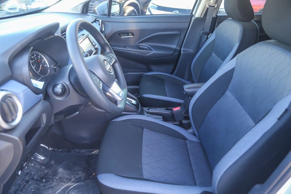 Used 2025 Nissan Versa SV w/ Trunk Package FWD image 15