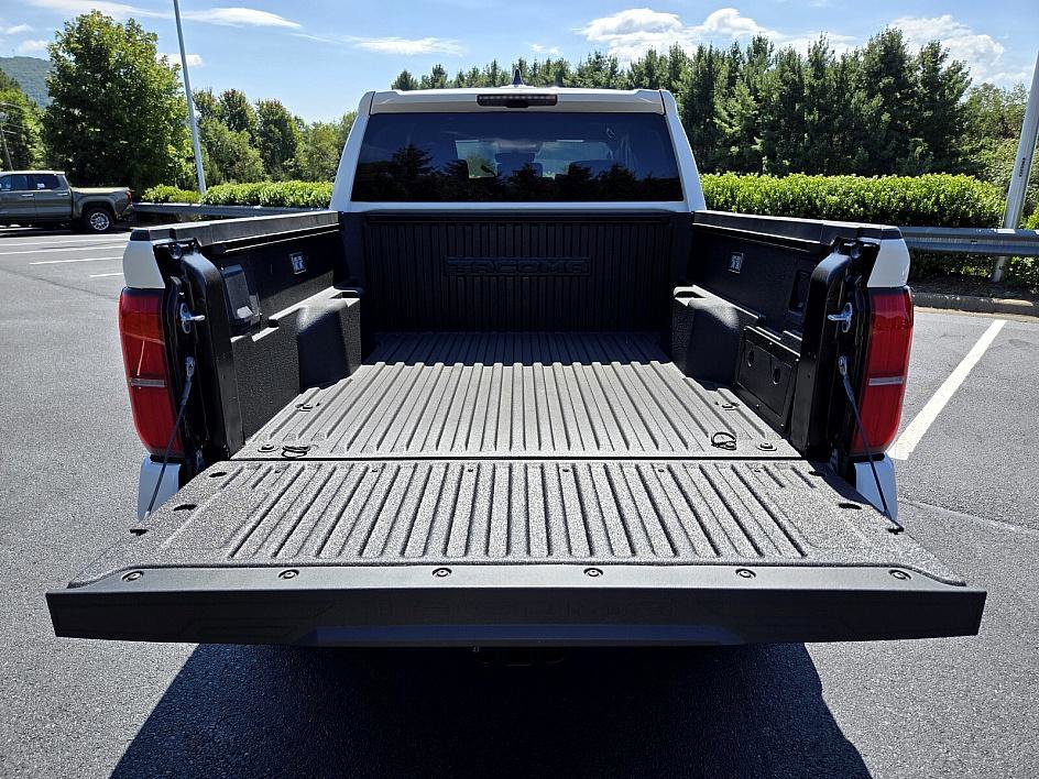 New 2025 Toyota Tacoma TRD Off-Road AWD/4WD image 15