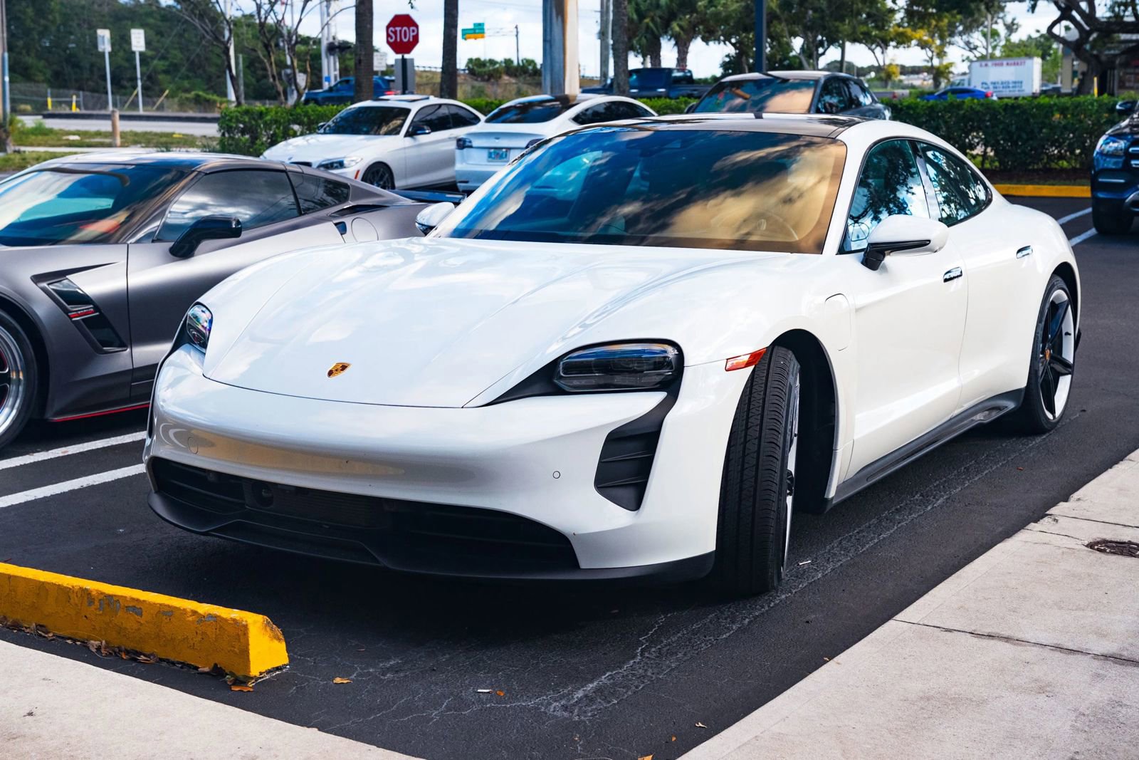 Used 2023 Porsche Taycan 4S AWD/4WD image 2