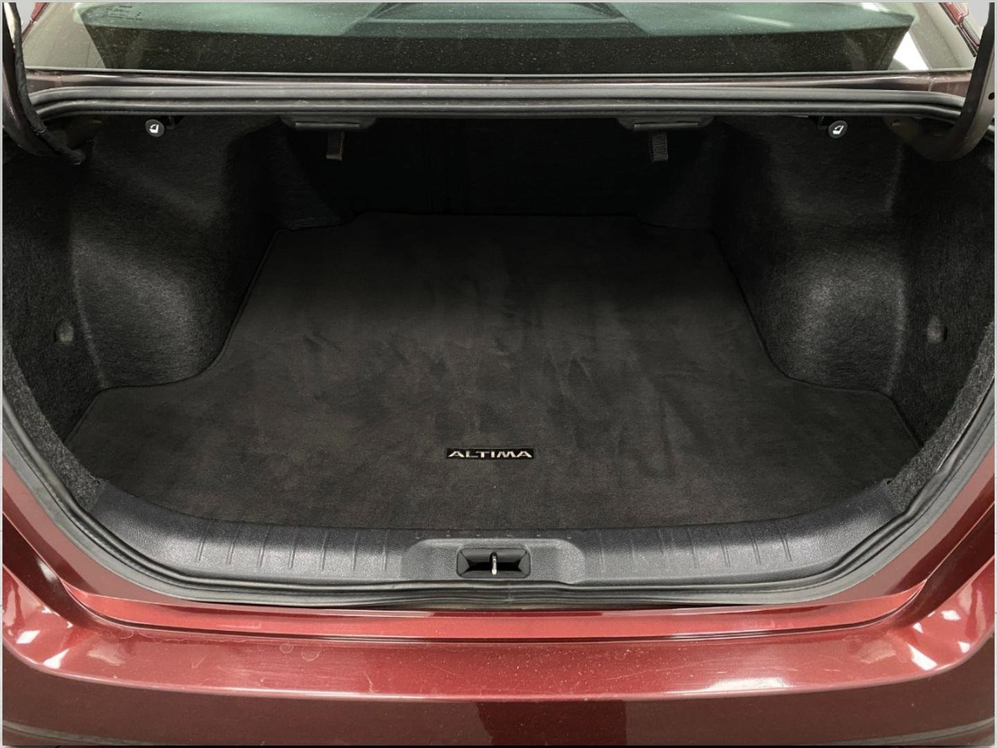 Used 2025 Nissan Altima 2.5 SV FWD image 6