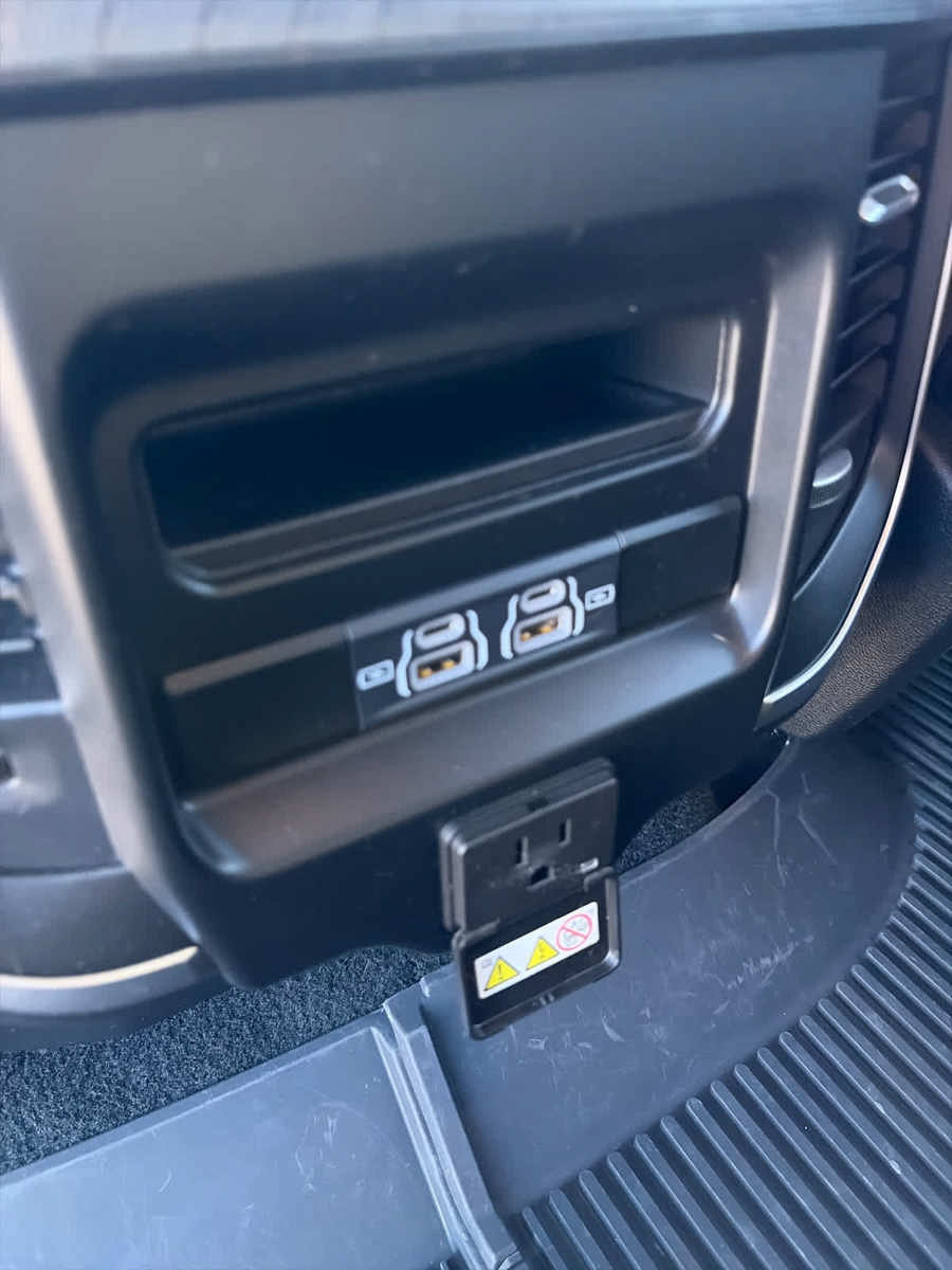 Used 2025 RAM 1500 Big Horn AWD/4WD image 34