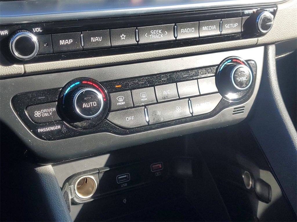 Used 2022 Kia Niro EX Premium image 28