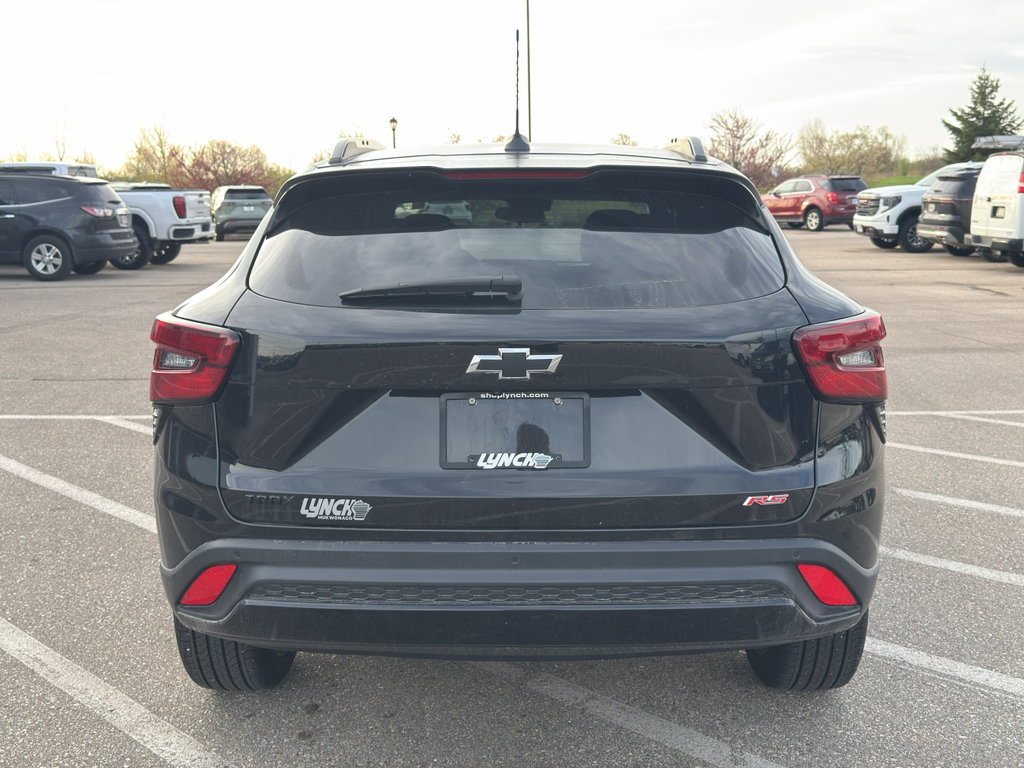 Used 2024 Chevrolet Trax RS w/ Sunroof Package FWD image 4