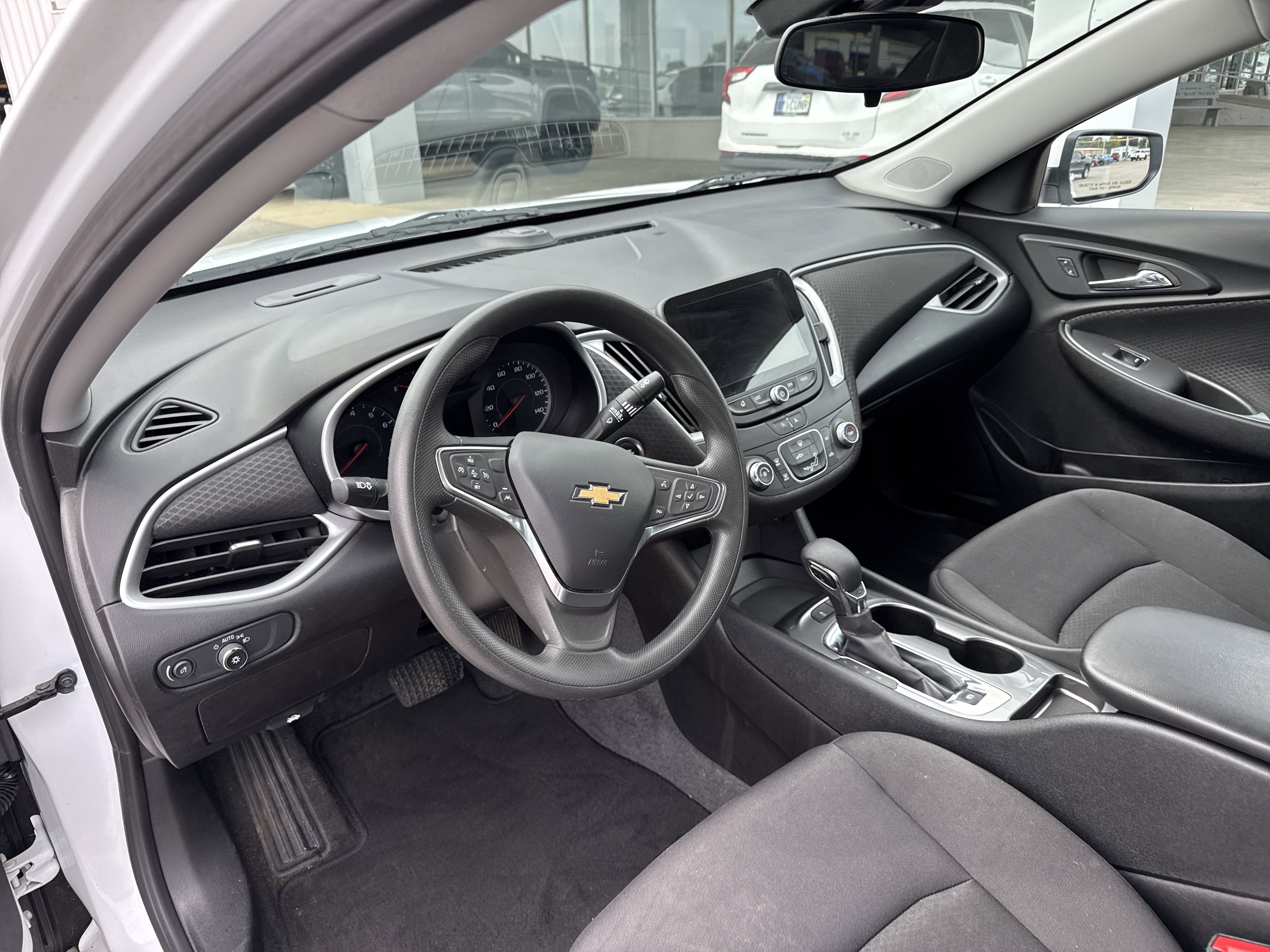 Used 2024 Chevrolet Malibu LS w/ Driver Confidence Package FWD image 9