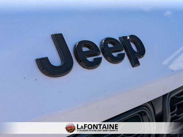 Certified 2024 Jeep Grand Cherokee L Laredo image 9