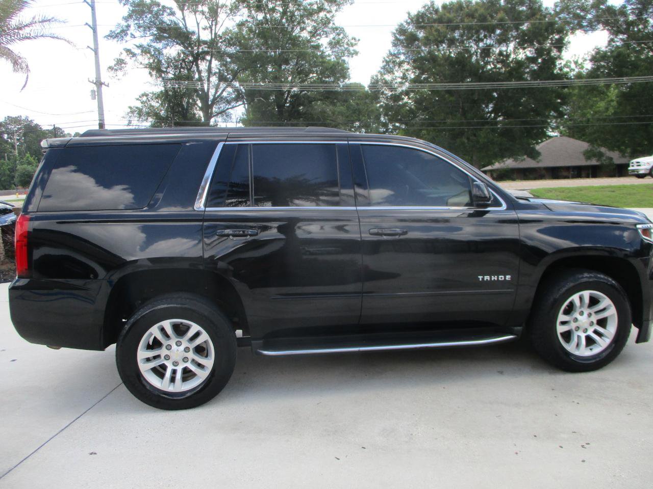 Used 2017 Chevrolet Tahoe LT RWD image 10