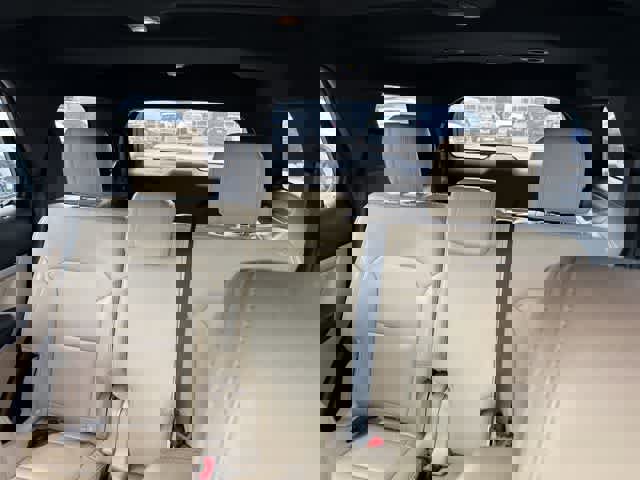 Used 2017 Ford Explorer XLT w/ Equipment Group 202A image 5