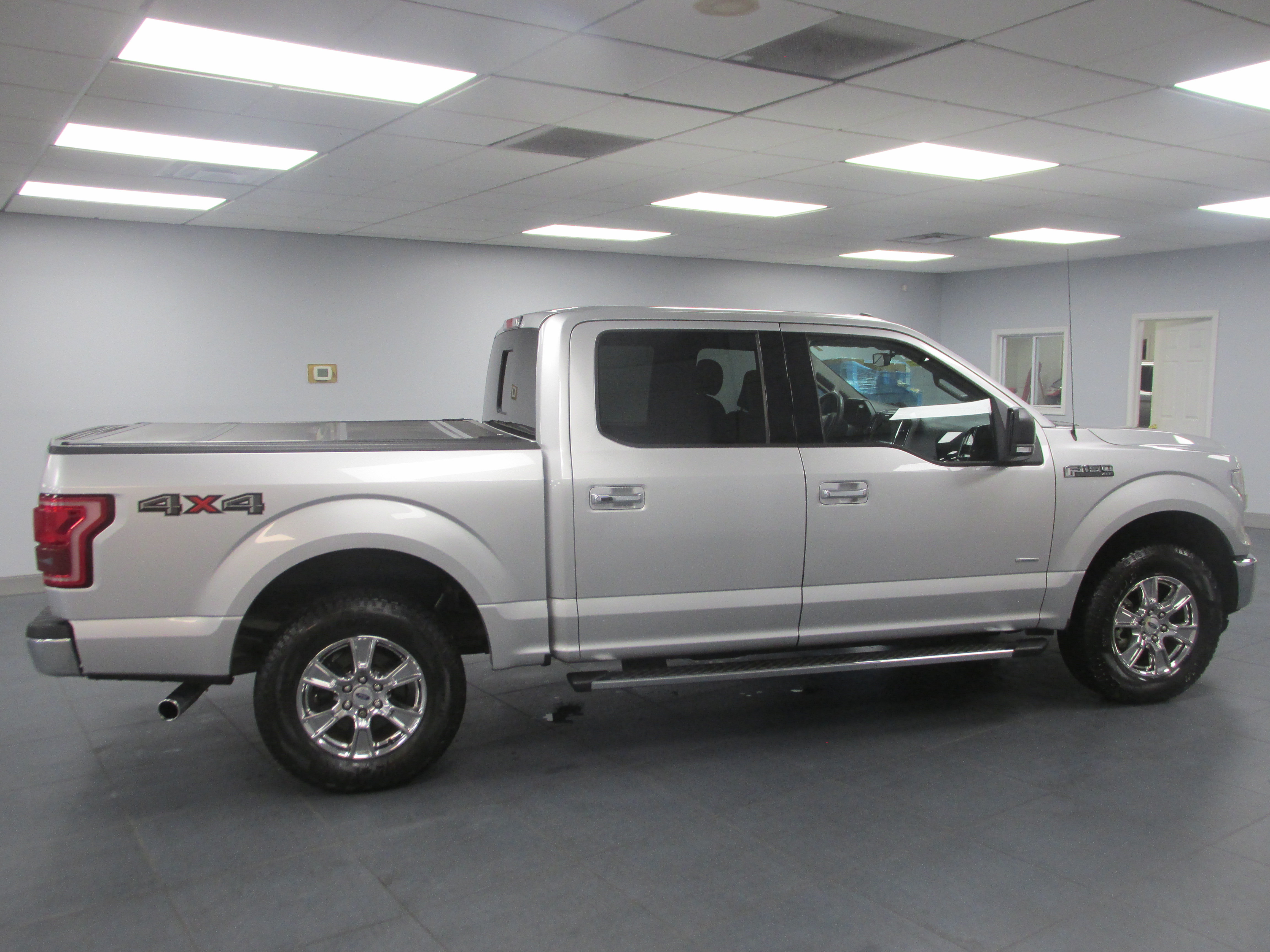 Used 2016 Ford F150 XLT w/ Equipment Group 302A Luxury AWD/4WD image 4