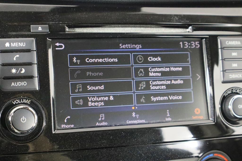 Used 2020 Nissan Rogue Sport S image 30