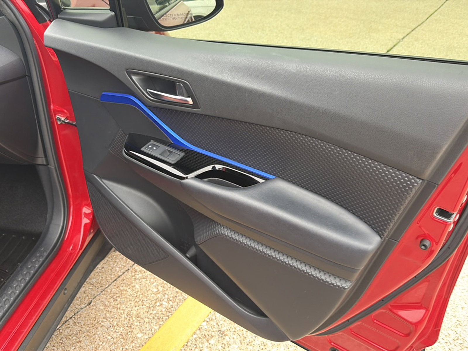 Used 2020 Toyota C-HR XLE FWD image 15