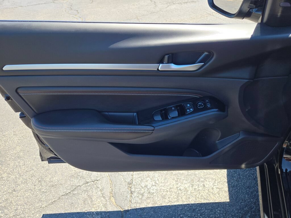 Used 2023 Nissan Altima 2.0 SR FWD image 22