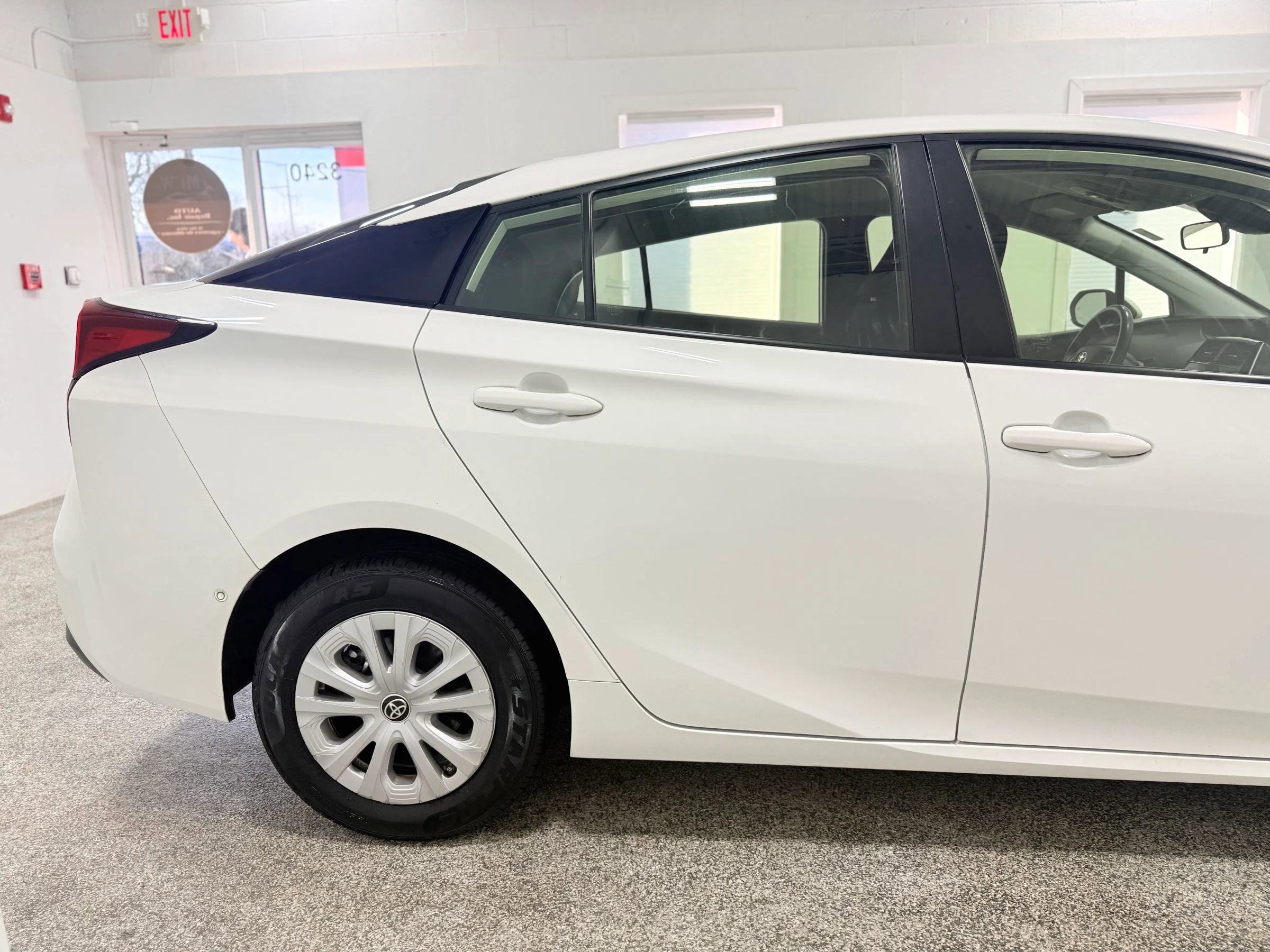 Used 2021 Toyota Prius LE image 9