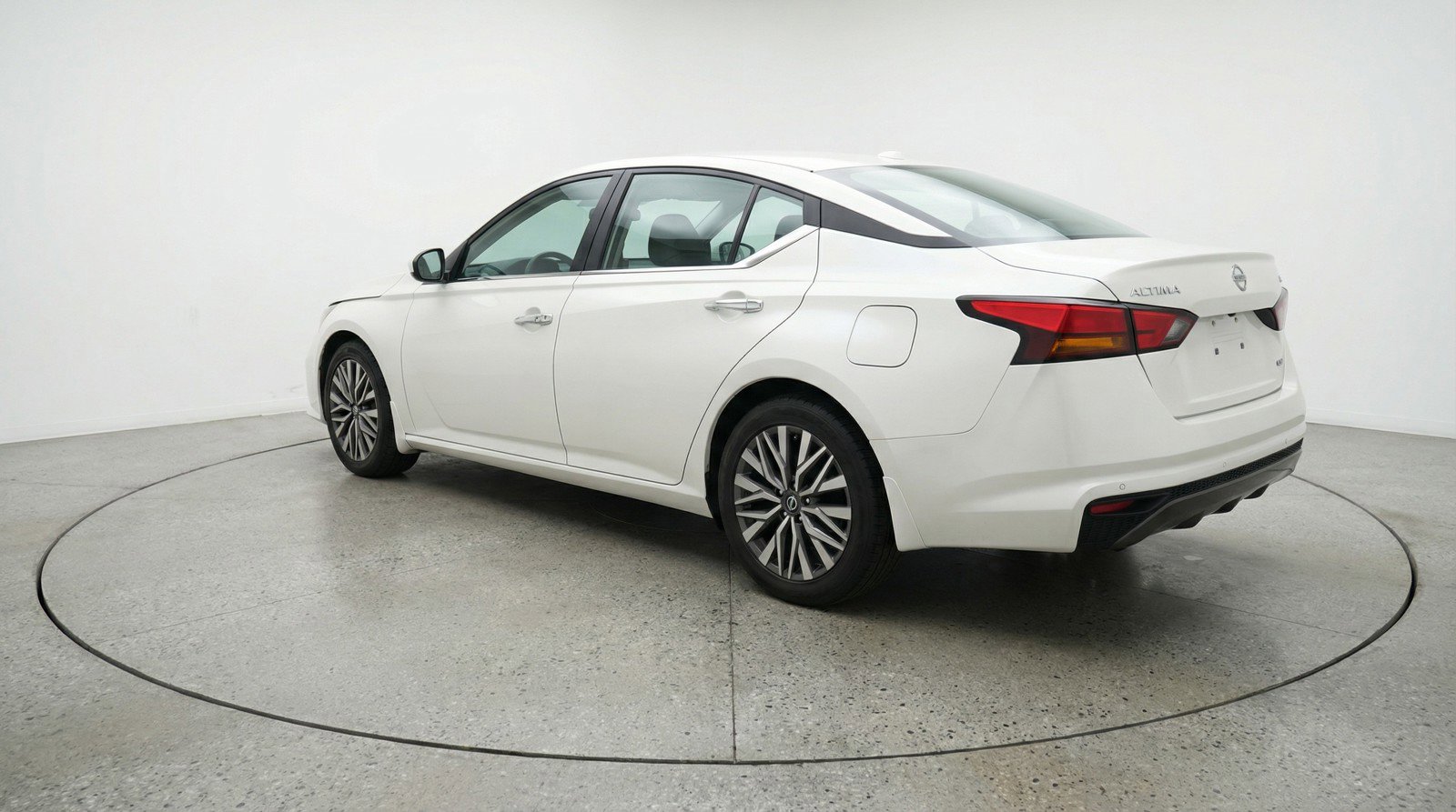 Used 2025 Nissan Altima 2.5 SV image 6