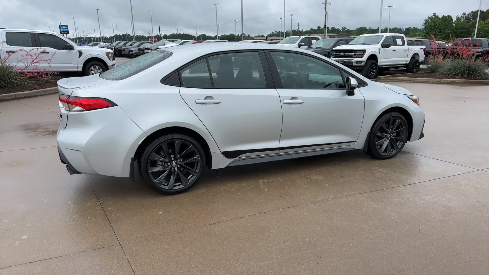 Used 2026 Toyota Corolla SE FWD image 9