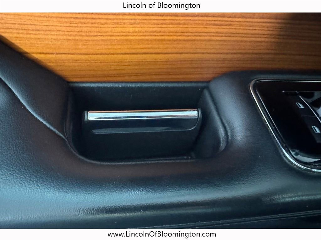 Used 2019 Lincoln Navigator Select AWD/4WD image 46