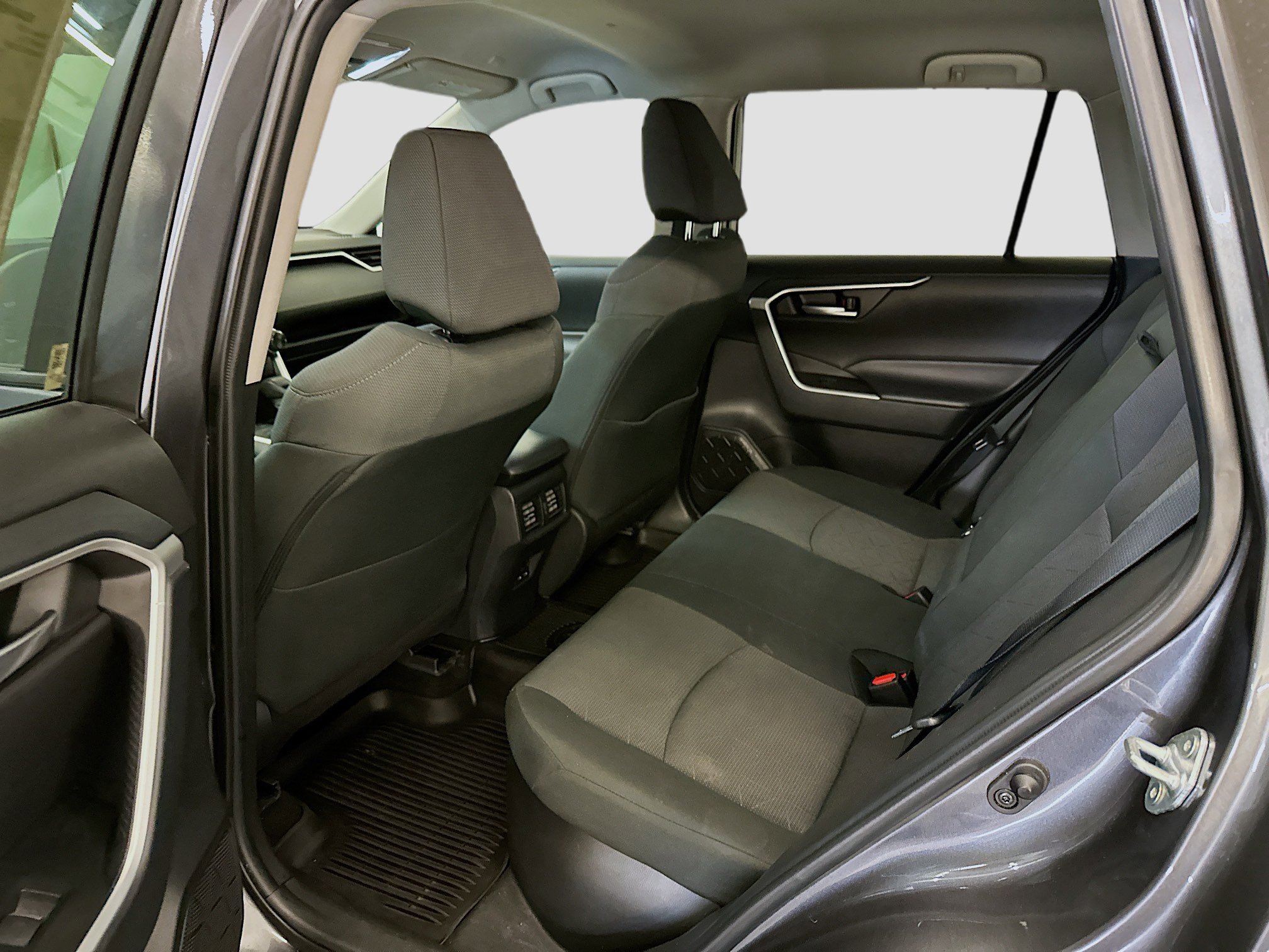 Used 2025 Toyota RAV4 XLE AWD/4WD image 29