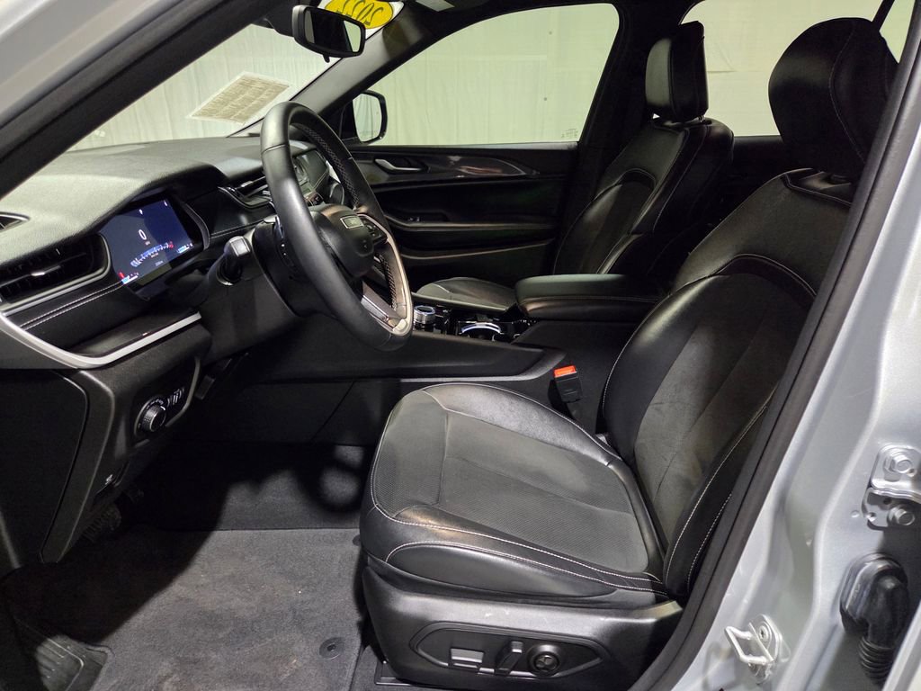 Used 2022 Jeep Grand Cherokee Altitude image 8