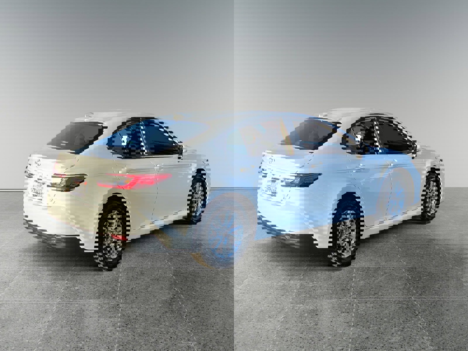 Used 2025 Toyota Camry LE image 5