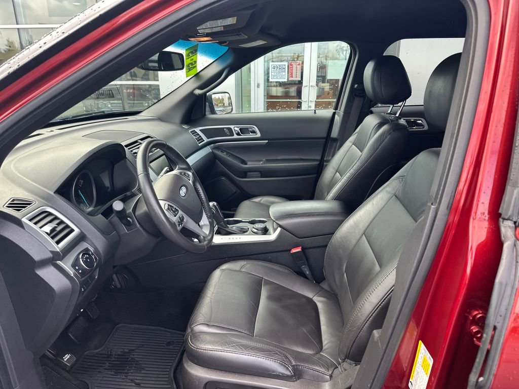 Used 2014 Ford Explorer XLT w/ Equipment Group 202A AWD/4WD image 9