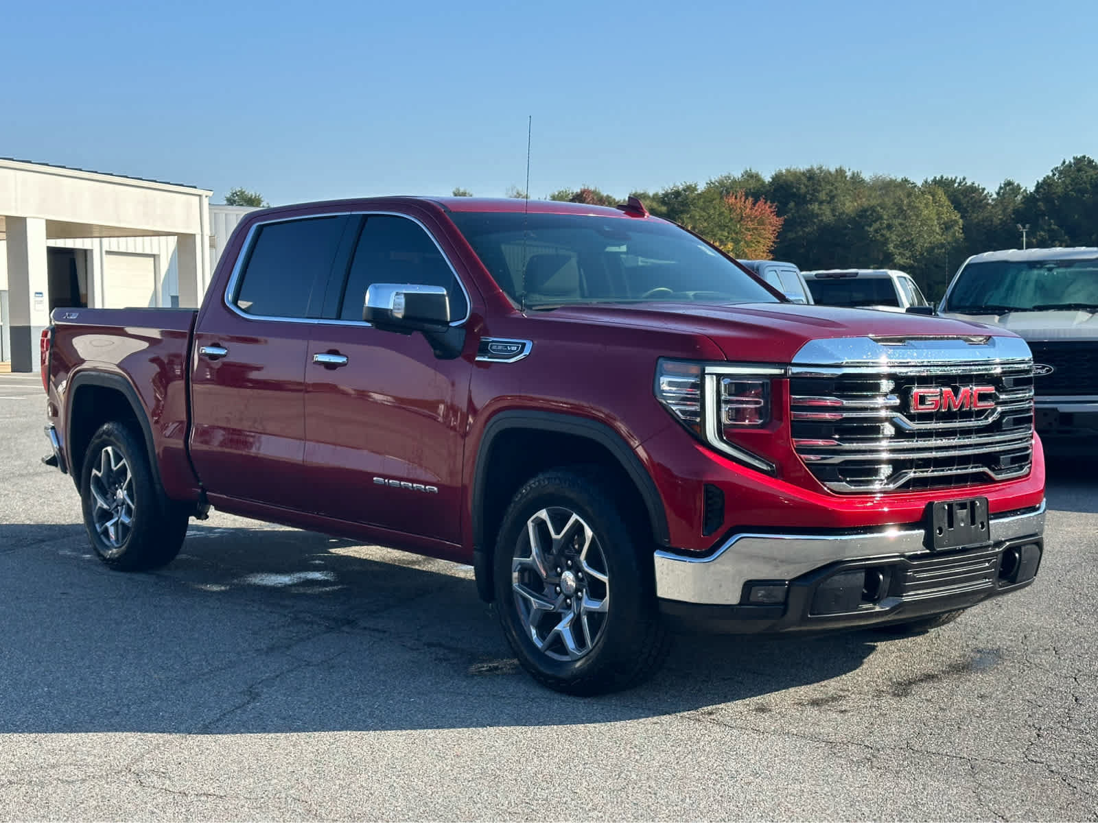 Used 2024 GMC Sierra 1500 SLT w/ SLT Convenience Package AWD/4WD image 5